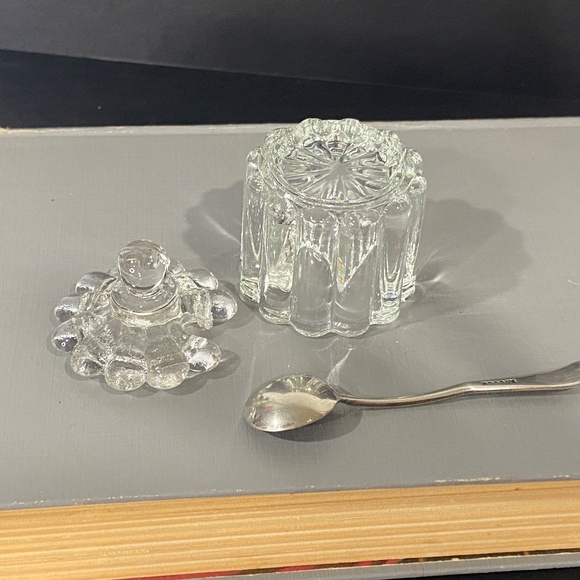 Vintage Pressed Glass Salt Cellar w/ Lid & Spoon - Picture 6 of 8